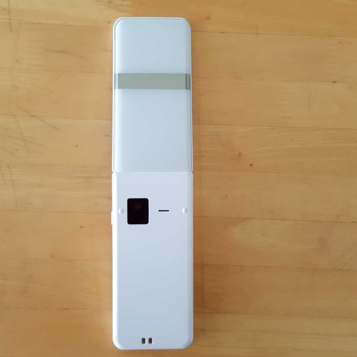 Simフリー 同様 F 05g Docomo ドコモ 白ホワイト ガラケー 携帯 Au Softbank 格安sim 3gガラケー ガラホ 本体 その64 携帯電話 売買されたオークション情報 Yahooの商品情報をアーカイブ公開 オークファン Aucfan Com