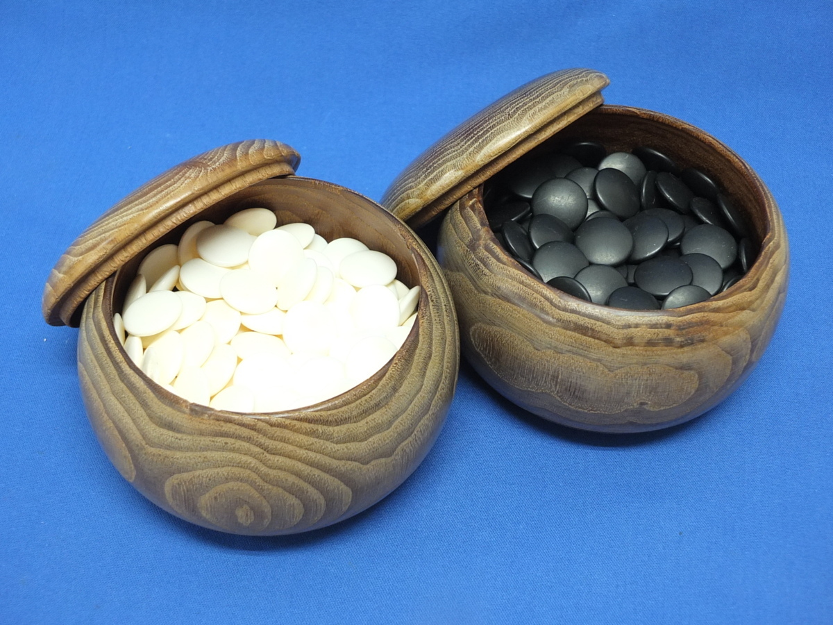 本蛤碁石 栗碁笥 囲碁 白 黒 箱付 Kら2 本蛤碁石 栗碁笥 囲碁 白 黒 箱付 Kら2