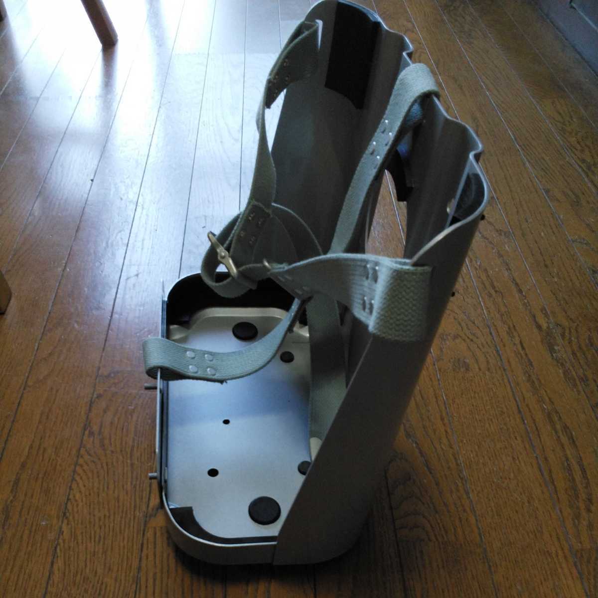 トヨタ自動車純正品 ジェリ缶用キャリア 輸出用ランクル 国内未搭載 