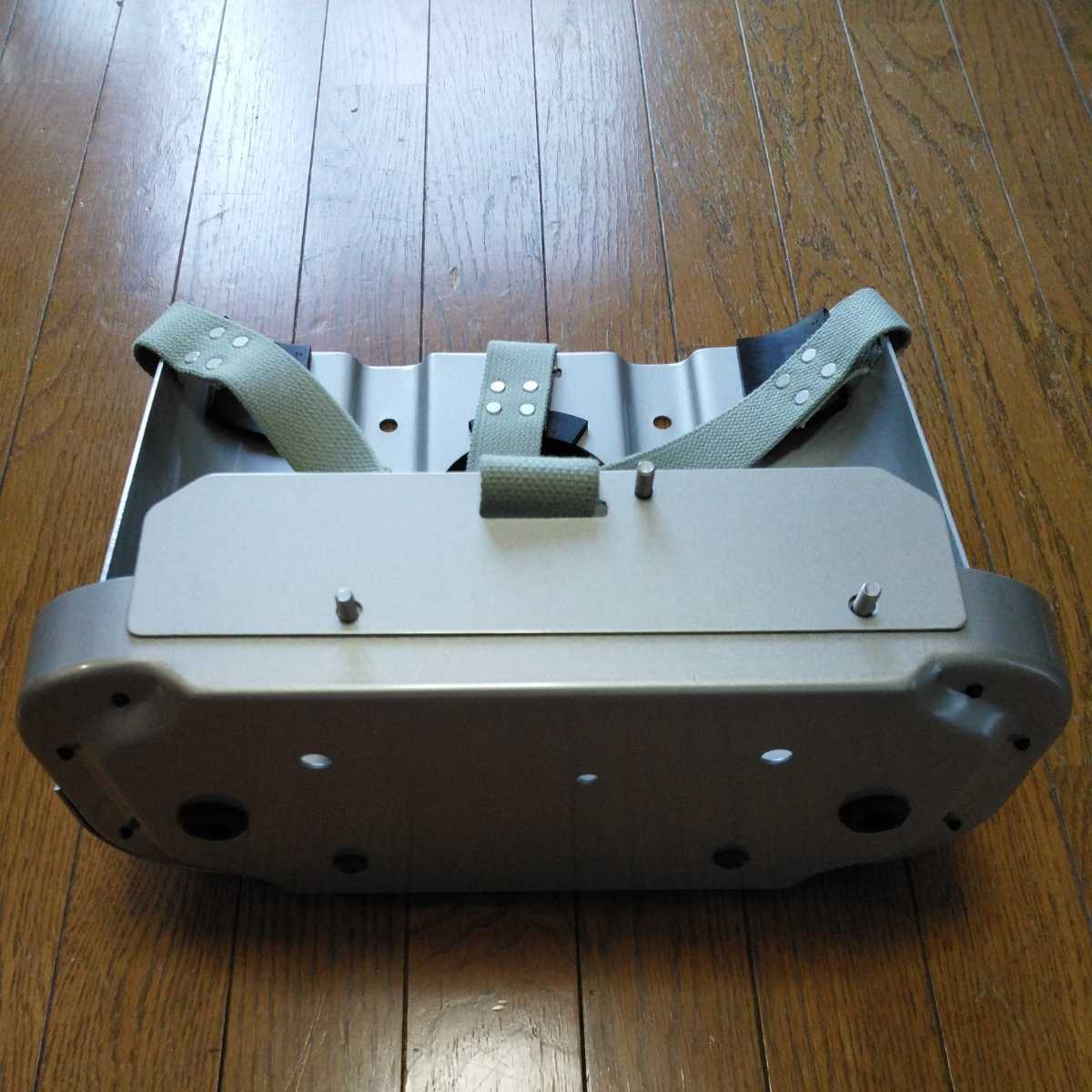 トヨタ自動車純正品 ジェリ缶用キャリア 輸出用ランクル 国内未搭載 