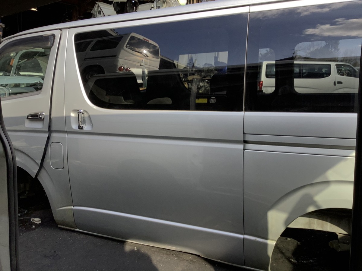 H20年 200系 ハイエース(KDH201V) スーパーGL 左スライドドア ガラス ヒンジ イージー付 カラー 1E7 中古品 0032187 210204 TK