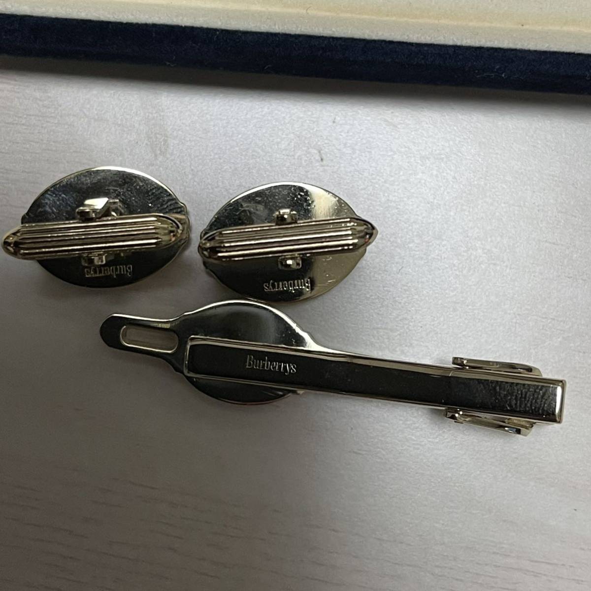 バーバリー(BURBERRY) ホースロゴデザインネクタイピン&カフリンクス　カフスセット　箱付き バーバリー ホースロゴ ネクタイピン ゴールド ホースマーク 未使用級バーバリーネクタイピンホースロゴカフス2点セットタイバー金銀