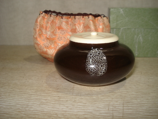 新品』 大海 茶入（仕覆付・昭道裂） 化粧箱 「新・茶道具」大海（たい