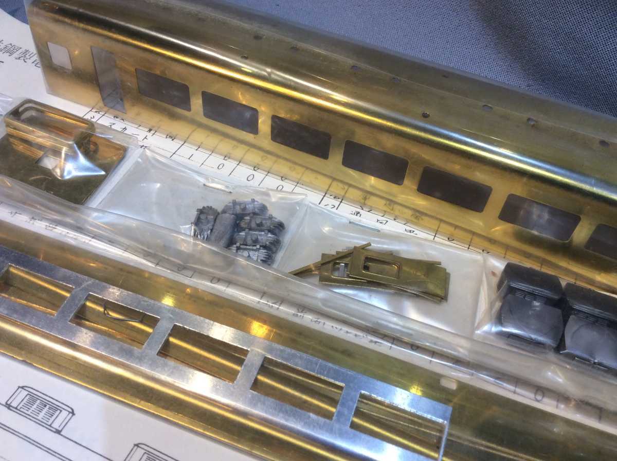 フェニックス模型製　サハ157(クーラー装着タイプ)ボディバラキット_3