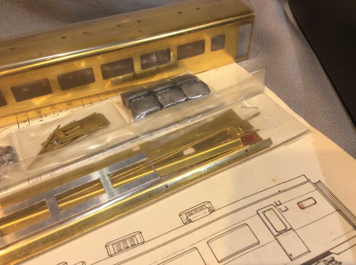 フェニックス模型製　サハ157(クーラー装着タイプ)ボディバラキット_4