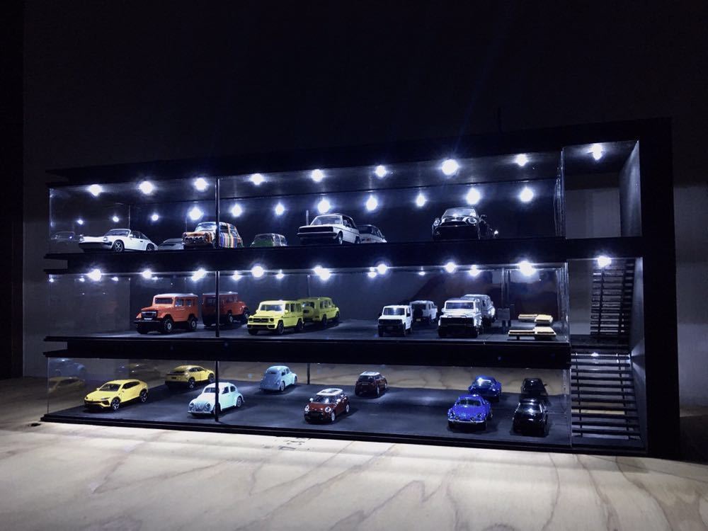 ミニカー専用ジオラマ：1⁄64 カーディーラーⅣ（ブラック＆グレー