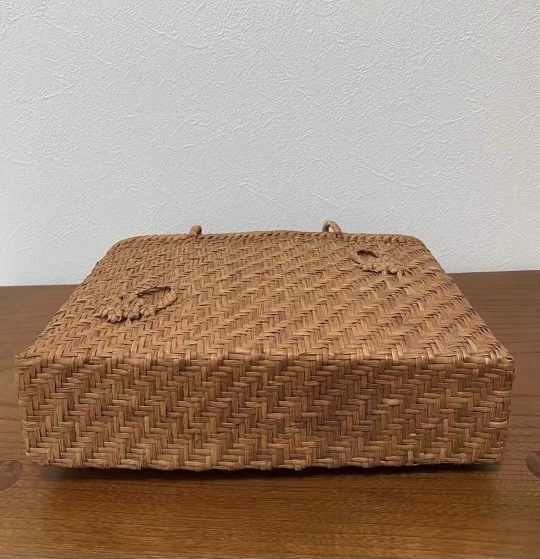 新入荷 未使用品 長野産 極細3ミリ蔓 職人手編み 二本飛び網代編み籠柄  