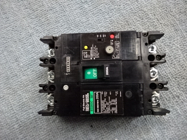 富士電機　漏電遮断器　EG203C　3P-200A　漏電ブレーカー　配線用遮断器　配電ブレーカー　ELB　A101