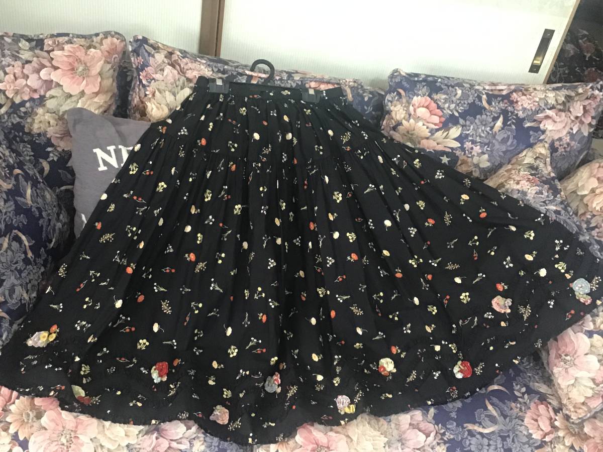 美品 KANEKOISAO カネコイサオ 黒 とても豪華なスカート 黒