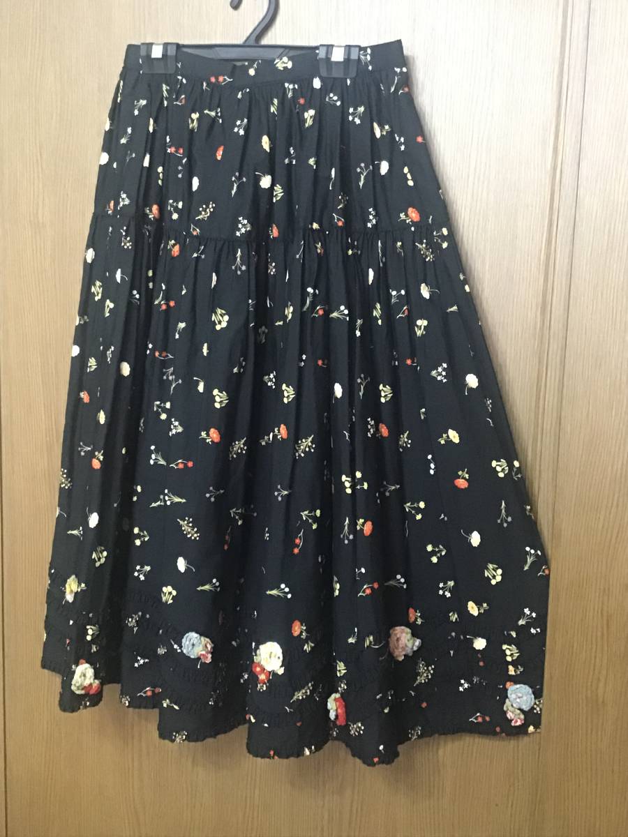 美品 KANEKOISAO カネコイサオ 黒 とても豪華なスカート 黒