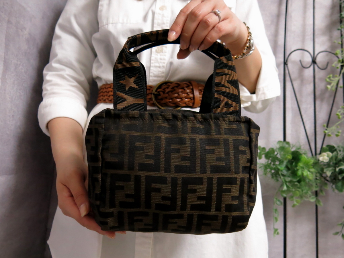 ○超美品○FENDI フェンディ○ズッカ キャンバス カーフ レザー 本革 