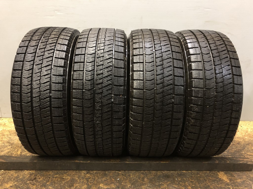BS BLIZZAK VRX2 195/55R15 15インチ スタッドレス 4本 2018年製 バリ溝 ランサー ランサーワゴン VW/ポロ等　(MTA161) クレジットカード QR決済可能 BS BLIZZAK VRX2 195/55R15 15インチ スタッドレス 4本 2018年製 バリ