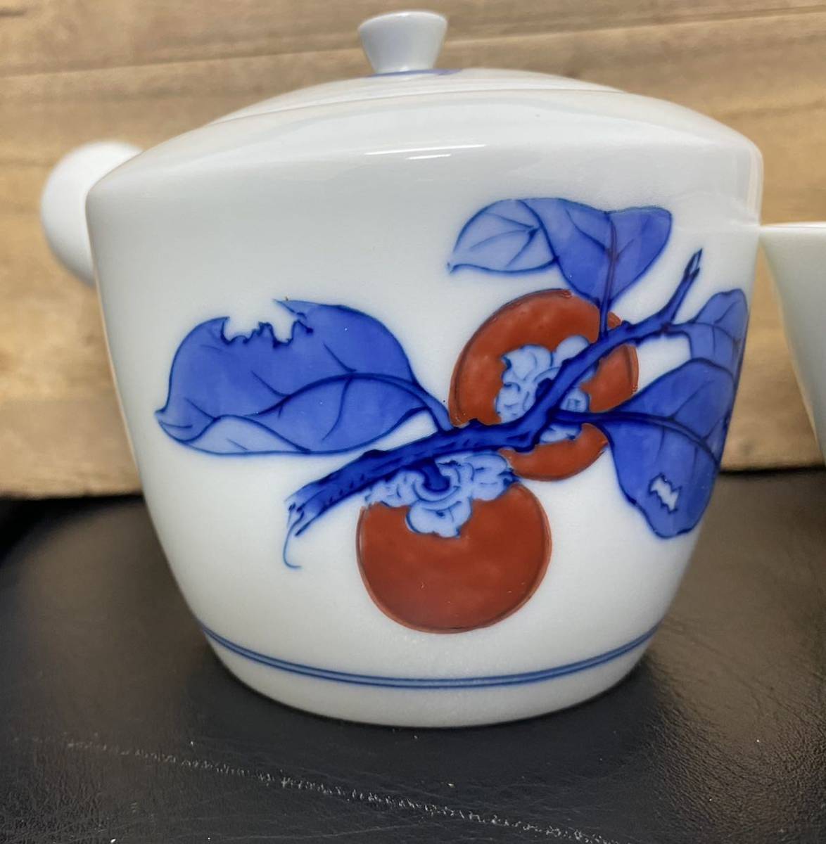【骨董品】　人間国宝13代目柿右衛門　染錦壺 骨董品 人間国宝13代目柿右衛門 染錦壺 酒井田柿右衛門作 染錦色絵花瓶