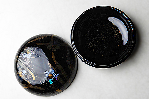 限定SALE ☆真美☆k599 有田博美 作 螺鈿蒔絵花文香合 茶道具
