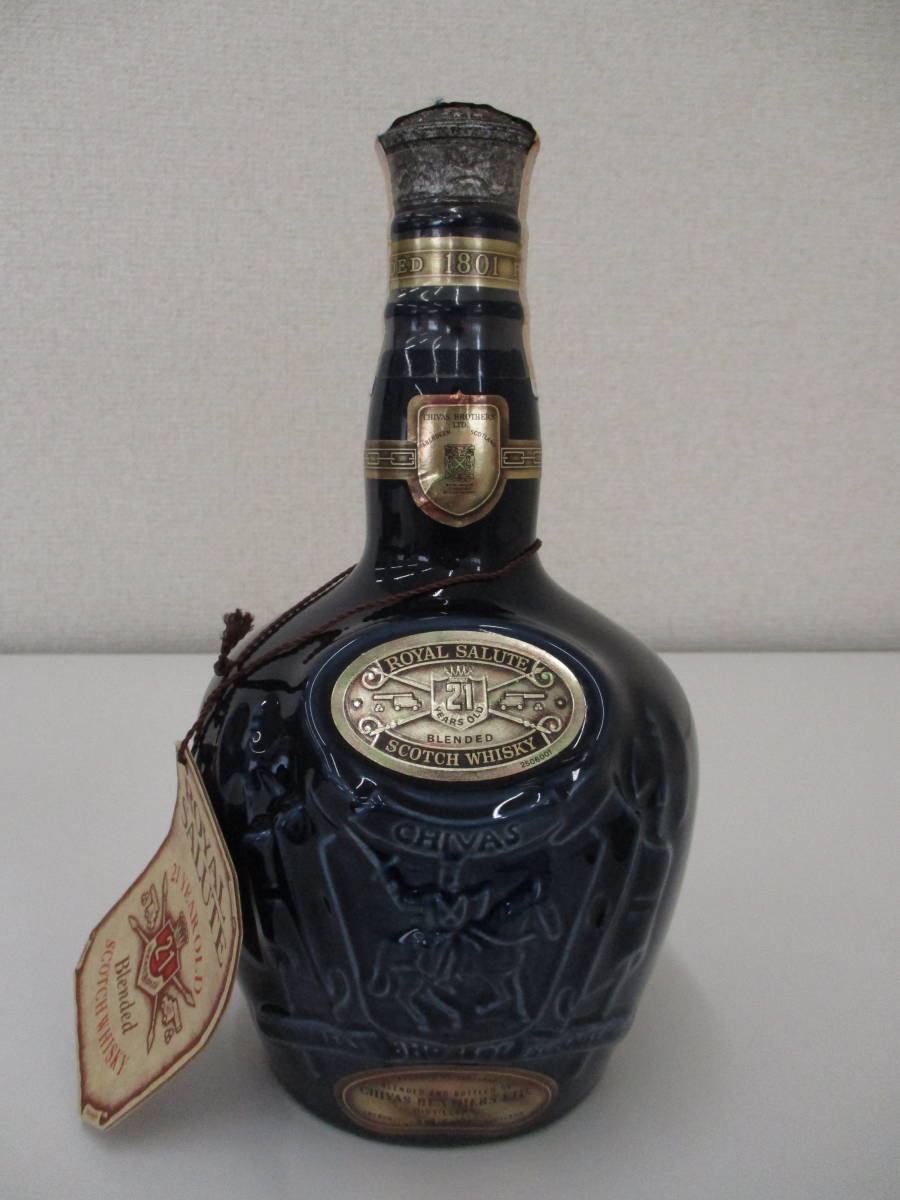 Salute Royal 0 Year Scotch Whisky - Old Blend The Signature