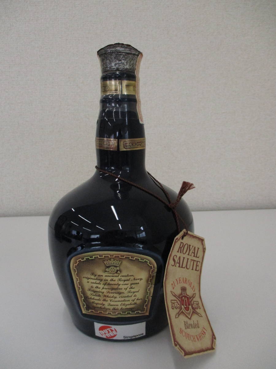 Salute Royal 0 Year Scotch Whisky - Old Blend The Signature