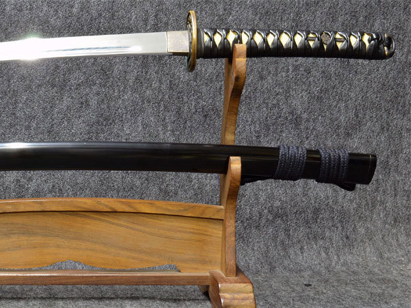 美濃坂製 肥後拵 本格高級居合刀 表黒牛本革巻（天然牛皮） 白本鮫皮