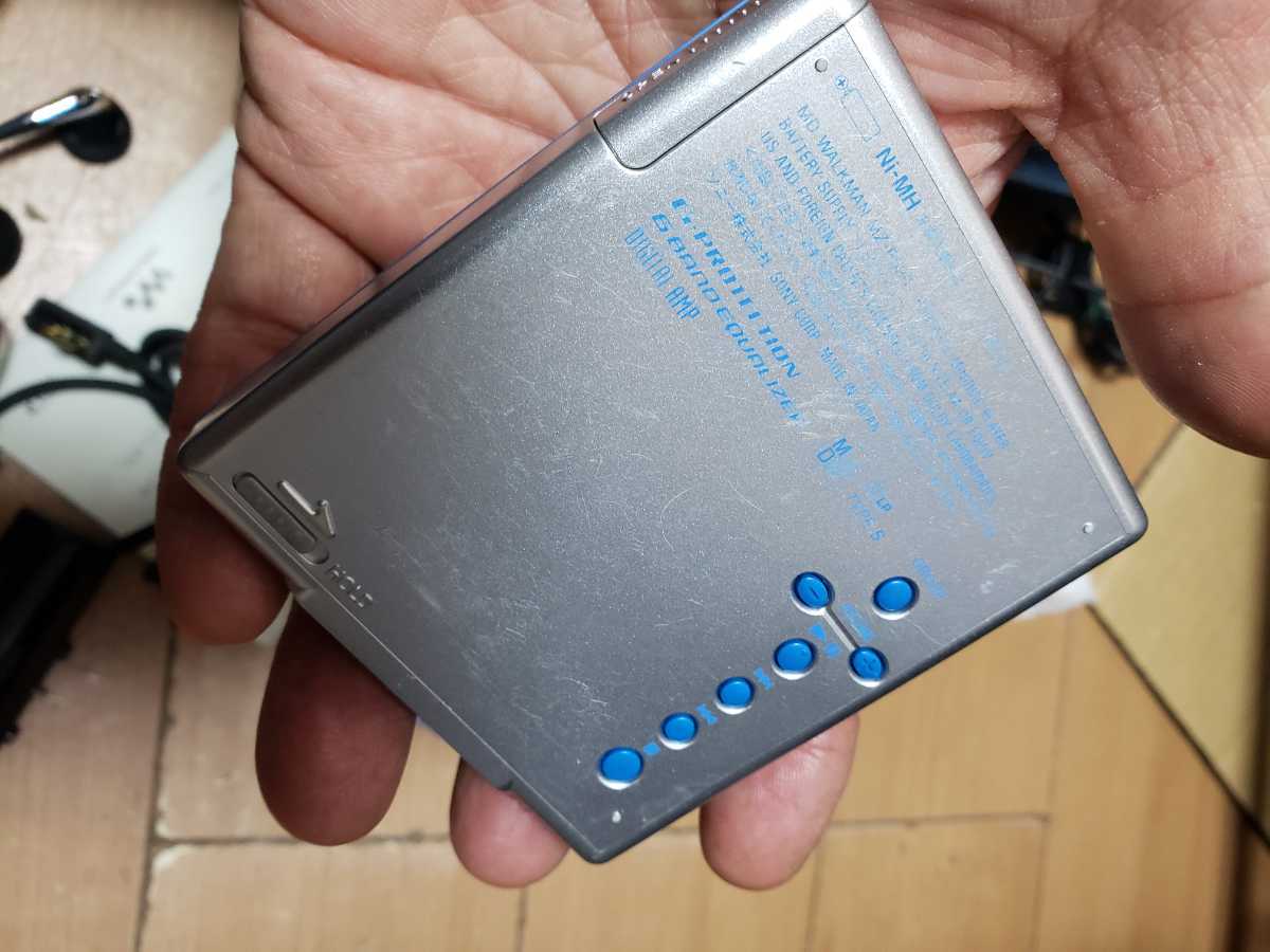 SONY MD WALKMAN MZ-E520 ジャンク SONY MDウォークマン MZ-E520 ジャンク