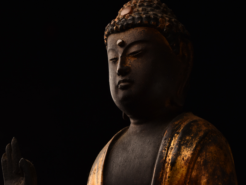 定番人気，得価 【流】仏教美術 時代 木彫厨子入玉眼入阿弥陀三