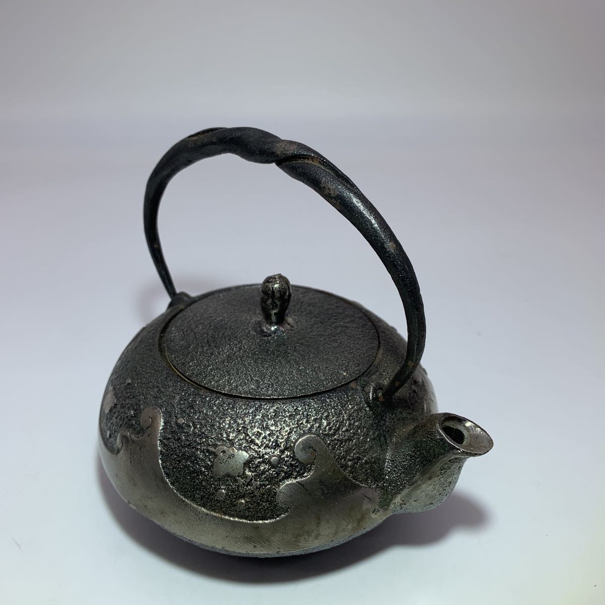 砂鉄 急須 照光堂 波千鳥紋 南部鉄器 鉄瓶 茶道具 煎茶道具 【公式通販】