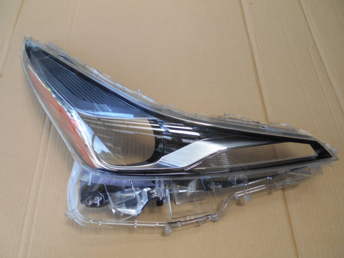 R1.6 プリウスZVW50 ZVW55右ヘッドランプレンズ中古 送料込