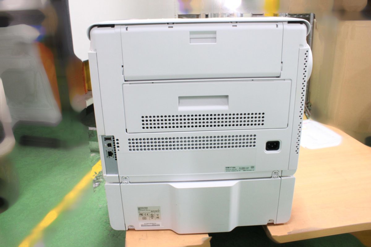 OKI C811dnカラーLEDプリンター本体（増設トレイ・専用キャスター