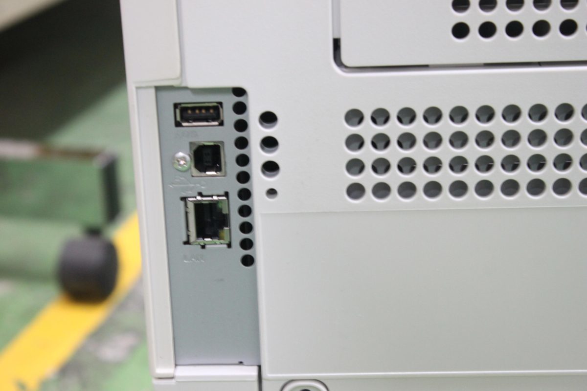 OKI C811dnカラーLEDプリンター本体（増設トレイ・専用キャスター