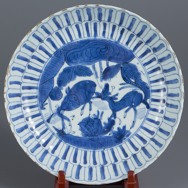 七福】 古染 明末清初期 中国美術 双鹿草花文 輪花大皿 希少品 蔵出 本
