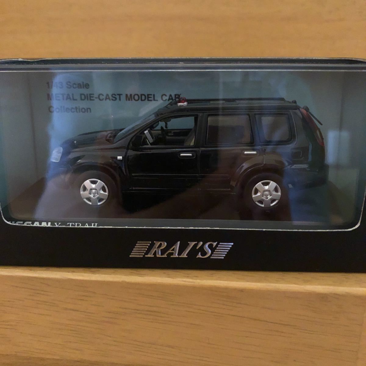 1/43 レイズ 日産 エクストレイル 警察本部刑事部機動捜査隊車両