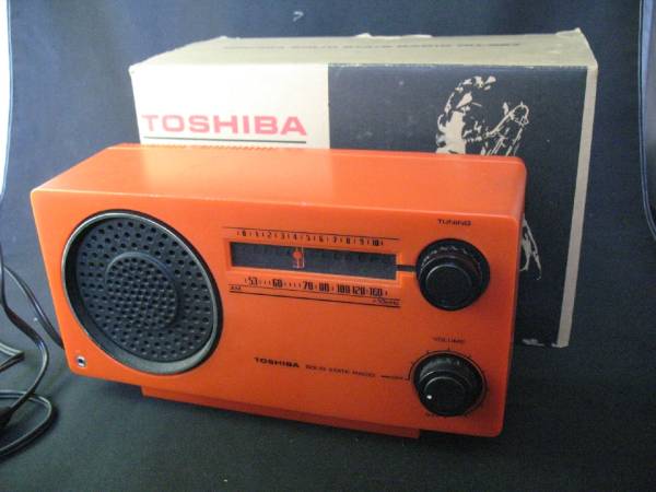 古いポップなラジオ TOSHIBA RH-557 AM 動品 東芝 ビンテージ