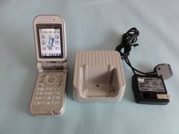 ☆docomo mova ムーバ P252iS ぴちぴちピーチ クレードル付☆(携帯電話 
