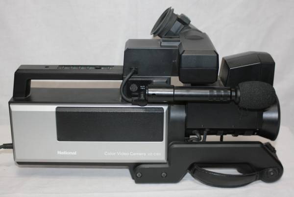 ナショナル カラービデオカメラ◇VZ-C80 キャリングケース付◇(ビデオ