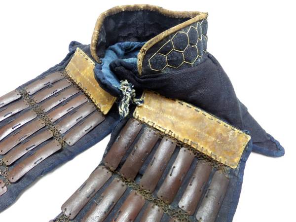 鉄錆地六本篠富永指貫籠手 甲冑 具足 武具 鎧兜 刀装 鉄砲(甲冑（兜
