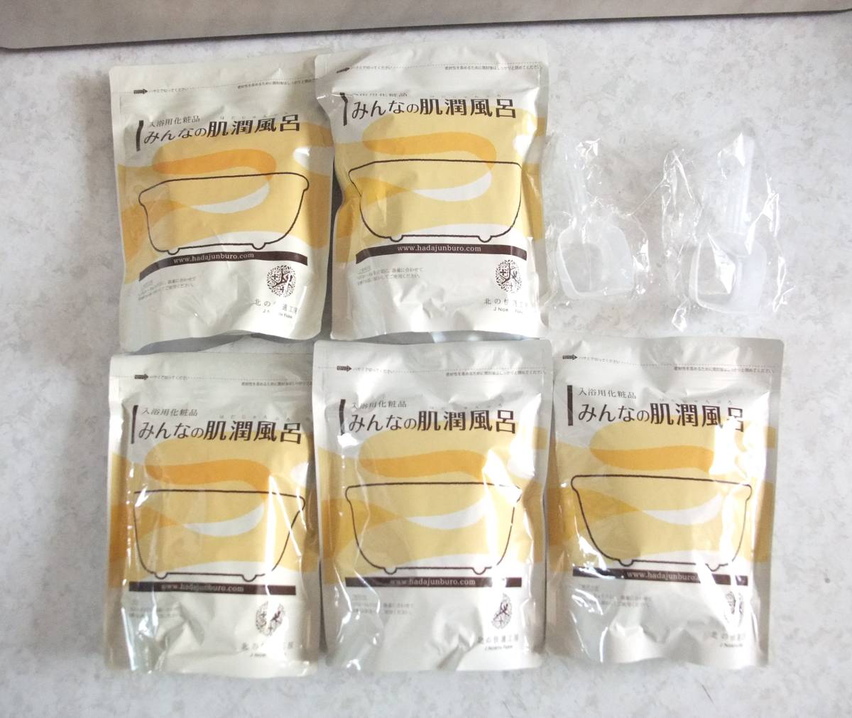 北の快適工房 みんなの肌潤風呂 600g 5袋セット 画像に写っている物で