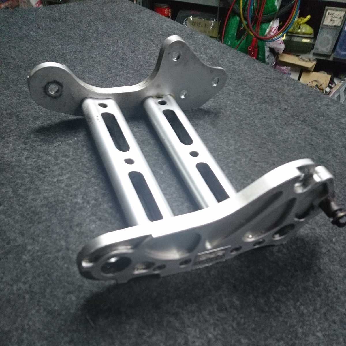 マジェスティ125 コマジェ 強化エンジンハンガー DCR