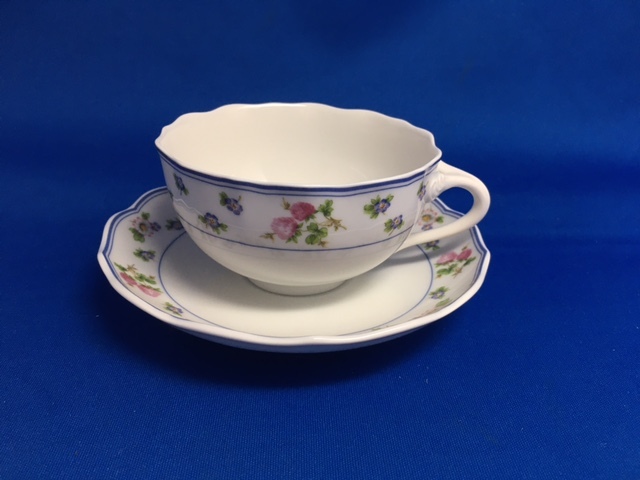  フッチェンロイター Hutschenreuther ドイツ カップ＆ソーサー 1客 小花柄(ヘレンド)｜売買されたオークション情報、yahooの商品情報をアーカイブ公開 - オークファン ヘレンド
