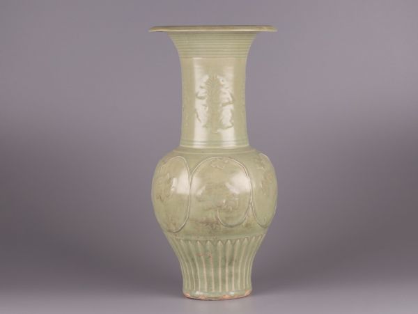 中国 龍泉窯 青磁 陽刻 花文 輪花皿 大皿 直径約38cm V R7105B 中国