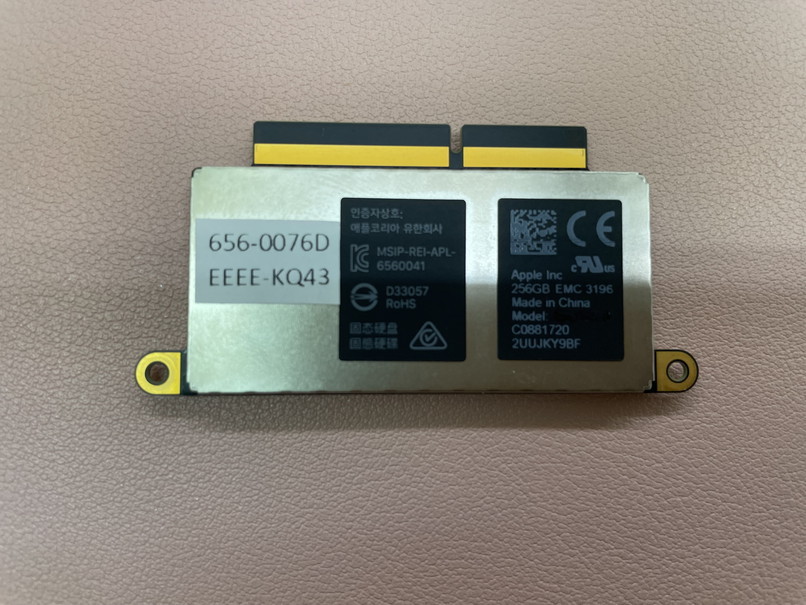 256GB SSD MacBookPro A1708 2017 Two Thunderbolt 3ports EMC3164より取外し品 マックブックプロ　APPLE純正　SSD256GB　中古