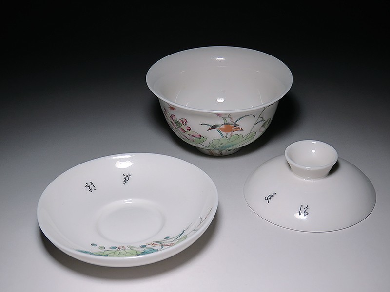 中国陶器 小杯 オンラインで最も売れている製品 色絵花蝶文杯 小 0 景