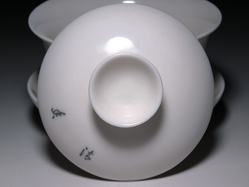 中国陶器 小杯 オンラインで最も売れている製品 色絵花蝶文杯 小 0 景