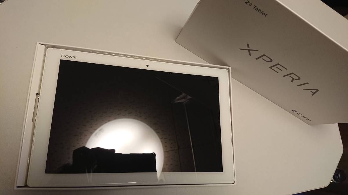 au Xperia Z4 Tablet SOT31