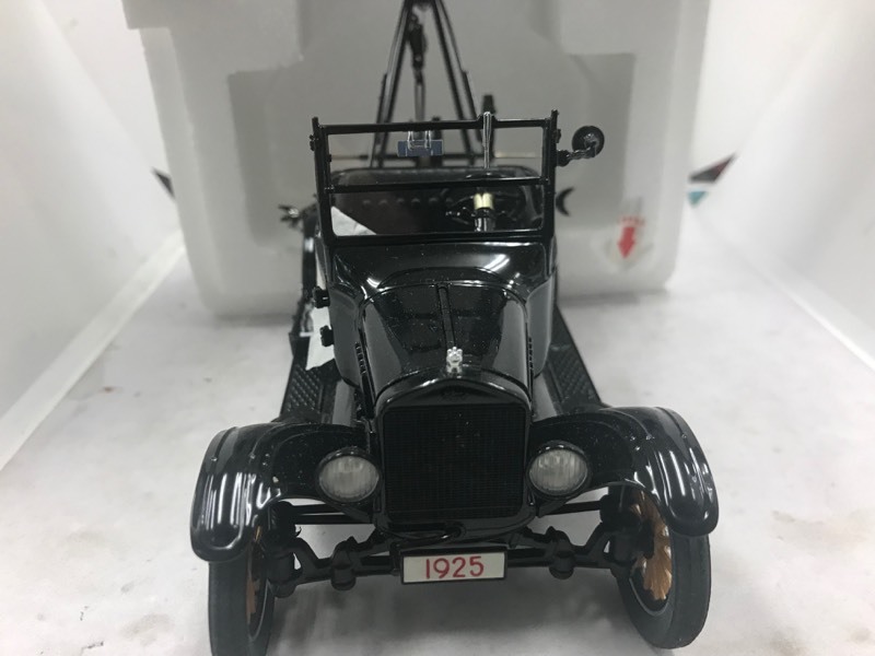 Danbury Mint 1925 Ford Model T Runabout Pickup Black Diecast 1:24