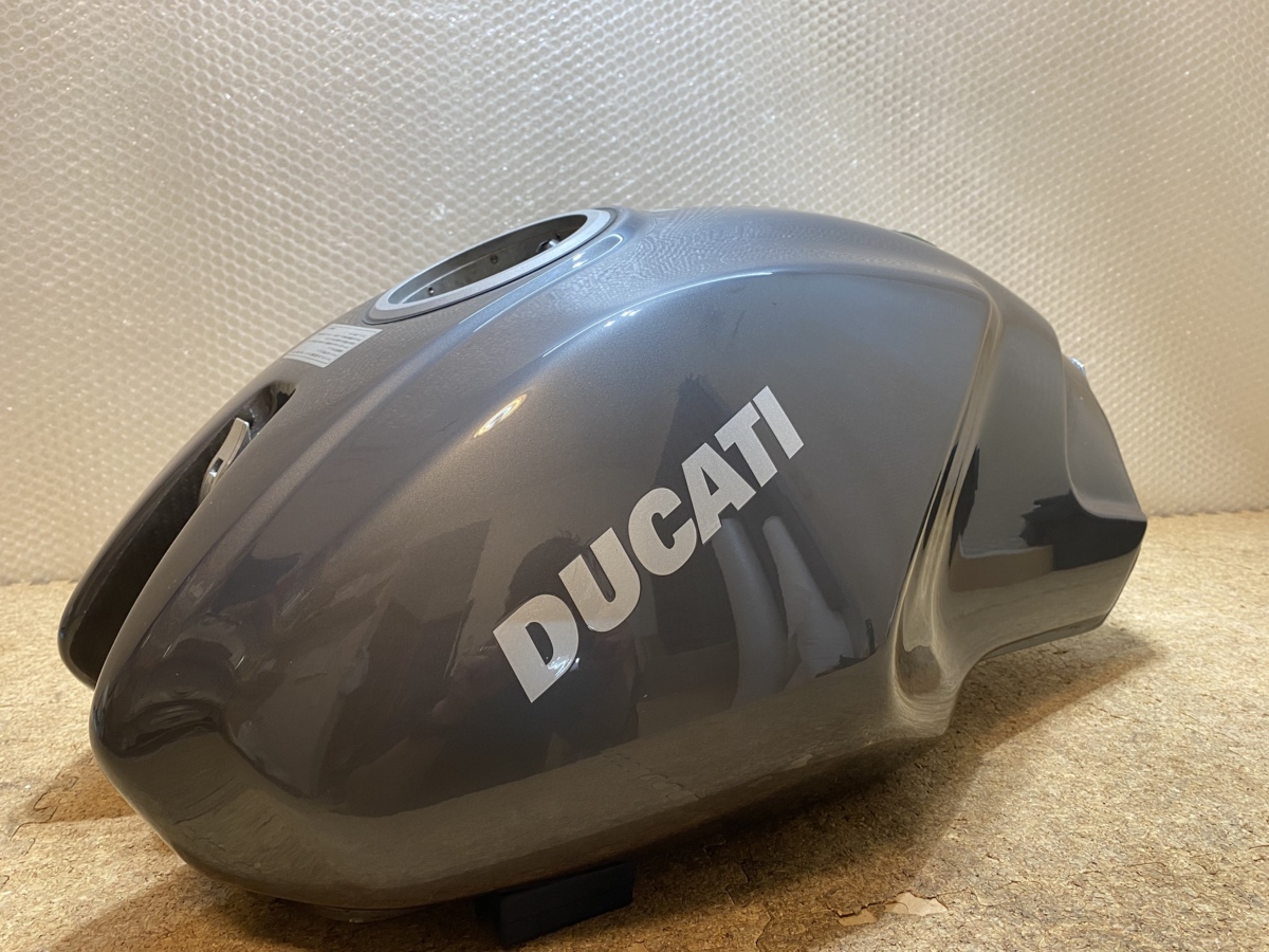 DUCATI モンスター 900 iE （2002）ドゥカティ 純正 フューエル タンク