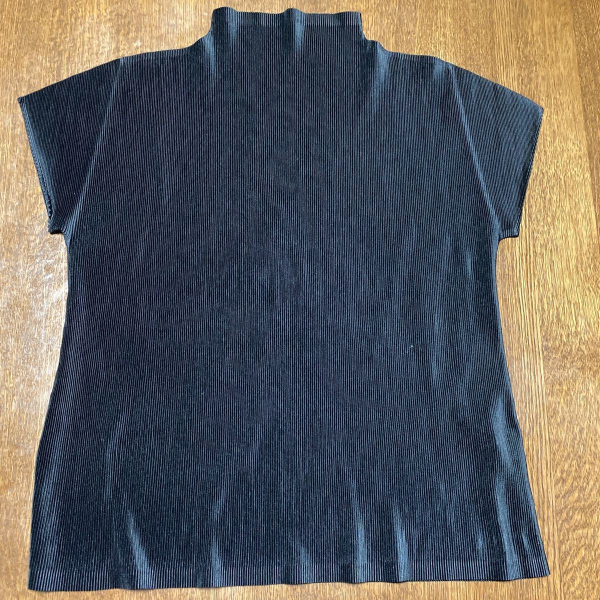 PLEATS PLEASE ISSEY MIYAKE 半袖トップス 黒 Pleats Issey Please