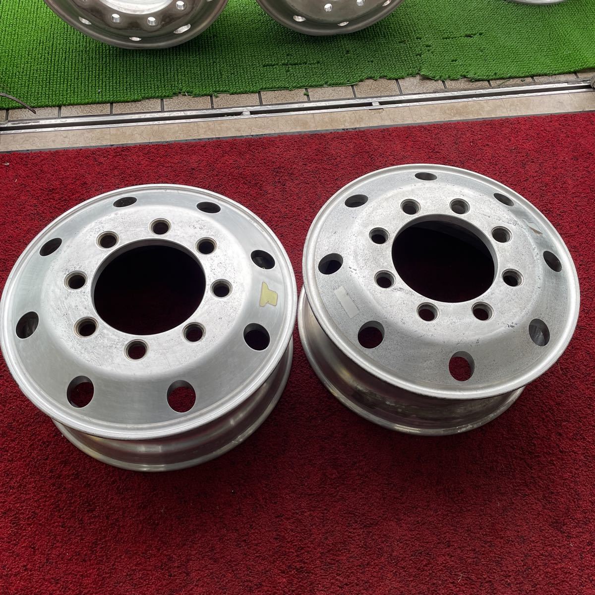 アルミホイール 22.5×8.25. 8穴(11R22.5、12R22.5などに使う) 激安美品 2本セット:22000円