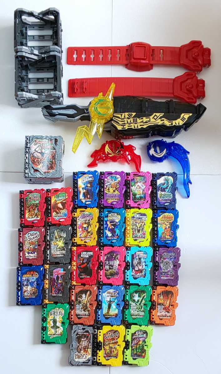 図鑑まとめ売り13冊 ☆仮面ライダー☆セイバー☆聖剣ソードライバー☆ワンダーライドブック