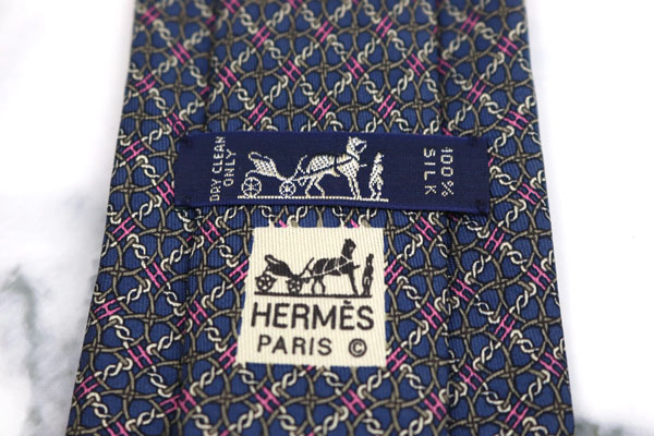 超美品 ネクタイ エルメス HERMES H柄 総柄 ネイビー フランス製 美品/即決】 エルメス HERMES チェック柄 H柄 フランス製 シルク