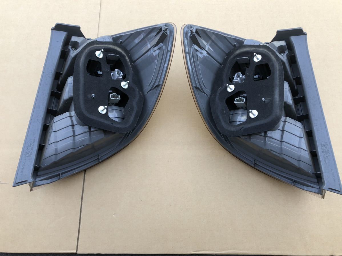 フィットRS GE8 純正テールランプ 後期 LED 左右 GE8 フィット RS 後期☆GE8 RS☆左右テールライト (ホンダ
