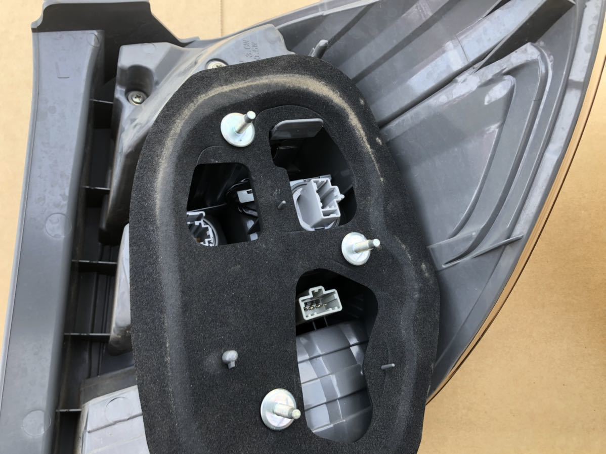 フィットRS GE8 純正テールランプ 後期 LED 左右 GE8 フィット RS 後期☆GE8 RS☆左右テールライト (ホンダ