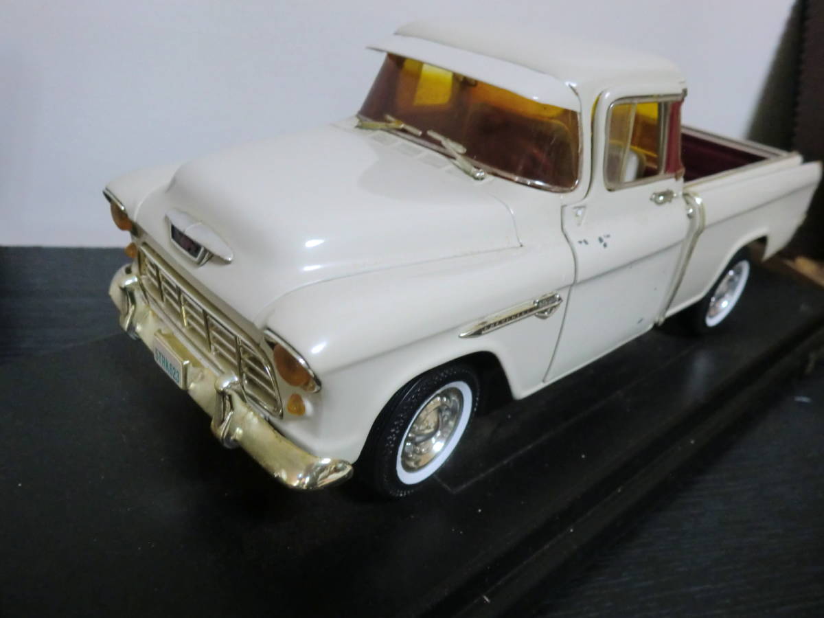 STK 10419 1995 Ertl Collectible American Red Cross 1938 Chevrolet 
